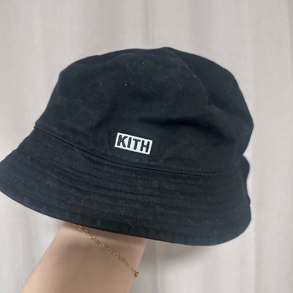 Kith & Kin - Picture 1 of 10